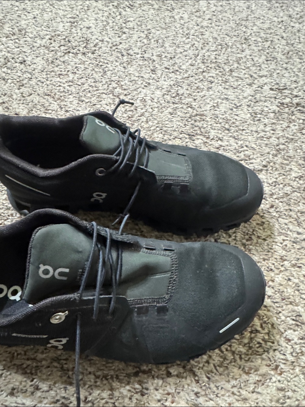 On Running Men's Black Athletic Sneakers with Subtle Gray Accents - Picture 2 of 13